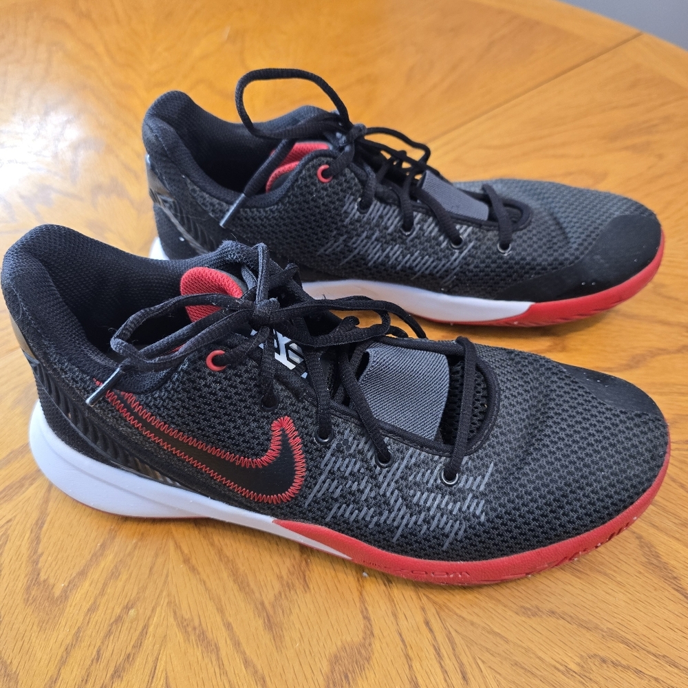 Nike Kyrie Flytrap 2 Red Mens Size 9.5 Shoes Sneakers Basketball